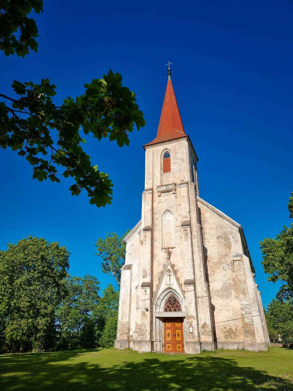 mustjala-p-ha-anna-kirik-saaremaa-eesti