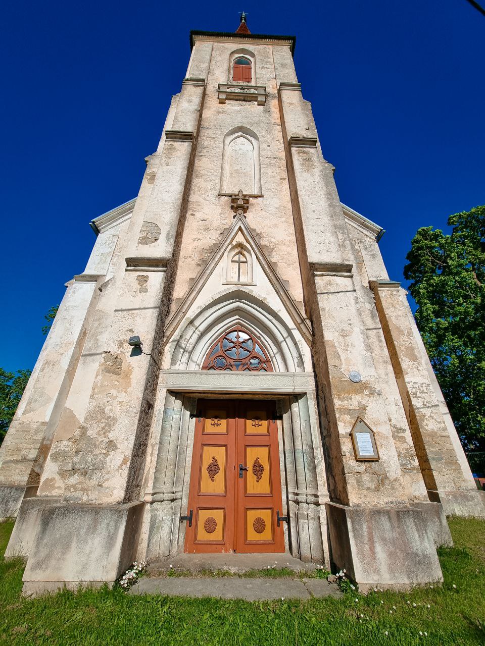 mustjala-p-ha-anna-kirik-saaremaa-eesti